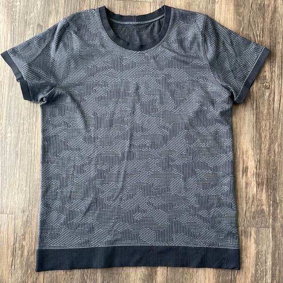 lululemon athletica Tops - Lululemon Swiftly Breeze Short Sleeve